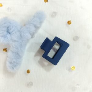 Winter Fluff With Navy Grip