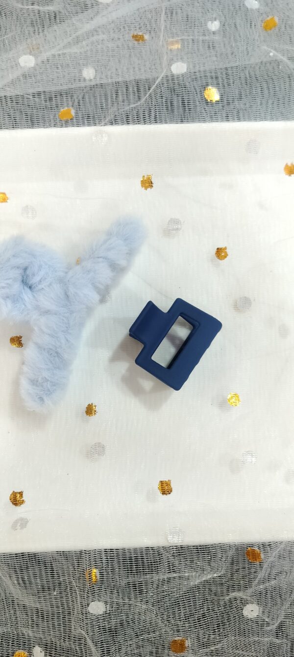 Winter Fluff With Navy Grip