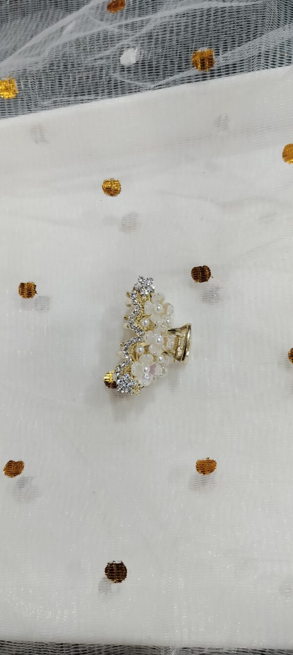 Floral Pearl Clutcher