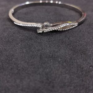 Elegant Nail-Twist Diamond Bracelet