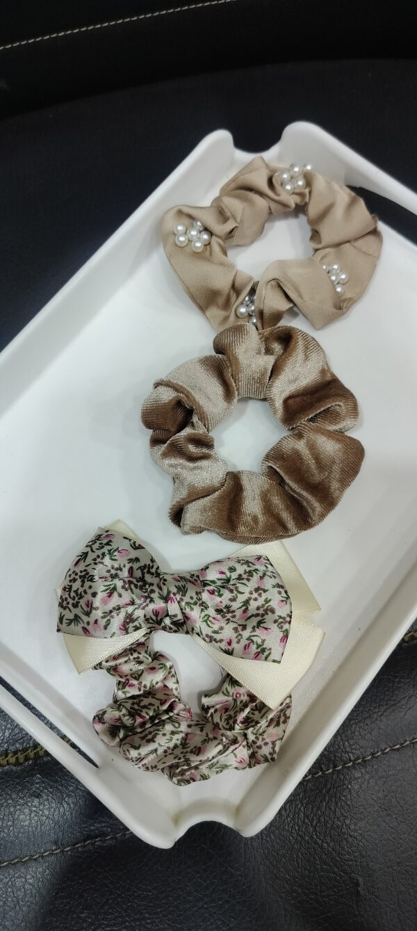 Caramel Pearl Scrunchie